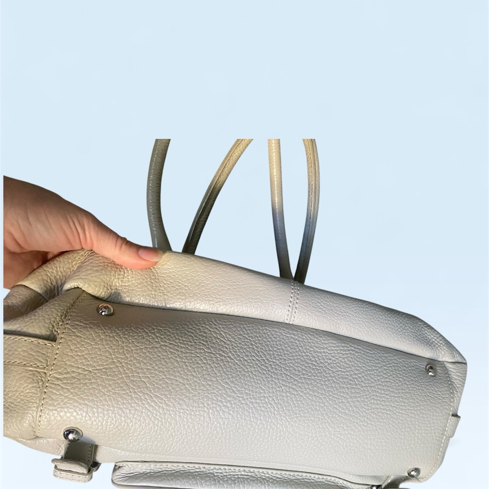 Italian leather y2k Elegant Cream Handbag - Picture 9 of 9